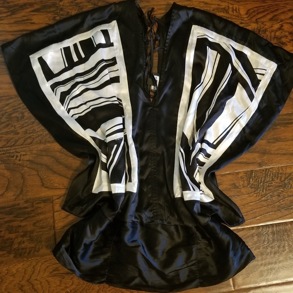 bebe Tops - 👚Cute Banded Waist BEBE Top👚